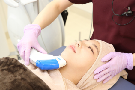 ウルトラフォーマーMPTの施術風景